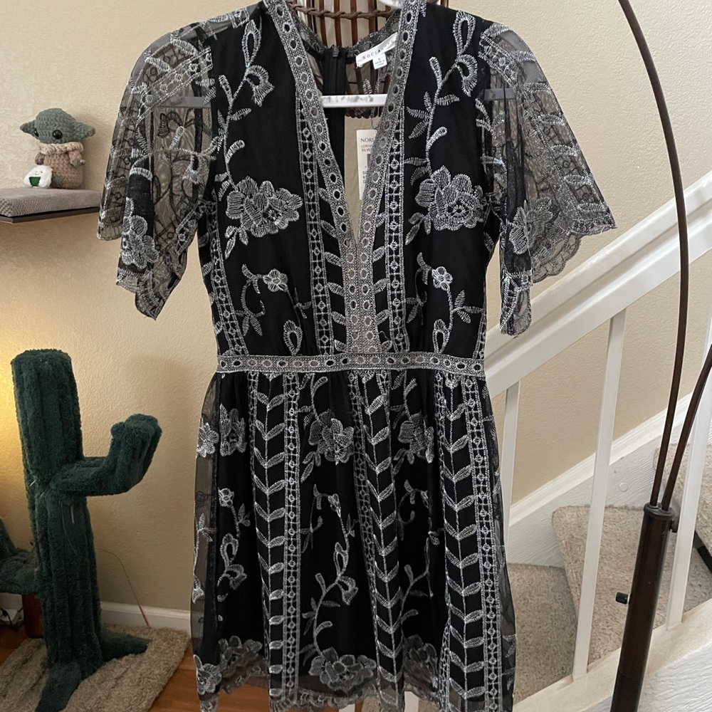 Socialite lace dress - Picture 11 of 11